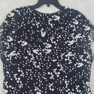 CABI TOP WOMENS BLACK AND WHITE SPOTTED SHORT SLEEVE ROUND NECK CASUAL BLOUSE XL